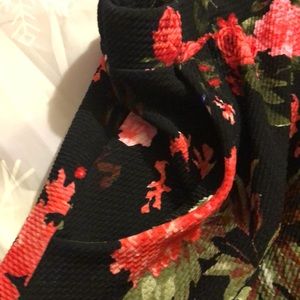 Adorable floral skater skirt with small pockets